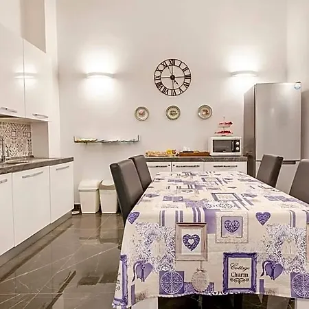 Palazzo Majorana 4* Neapel